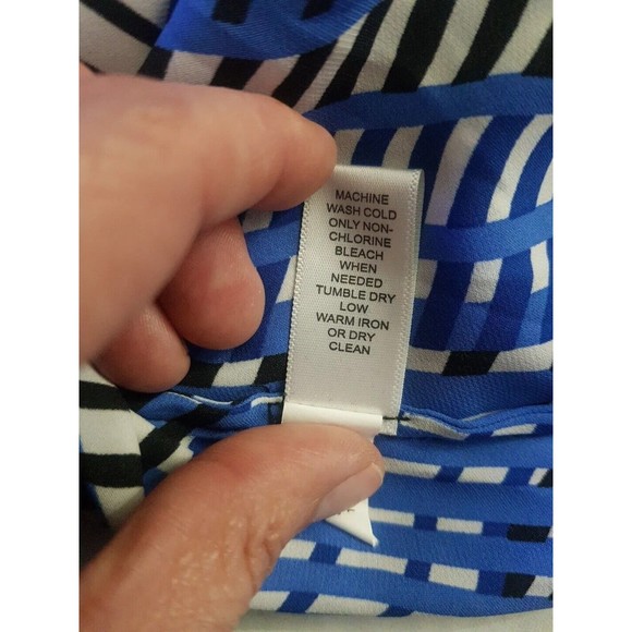 Banana Republic Womens Blouse Size XS Sleeveless Top V Neckline Blue White Print - Picture 10 of 12